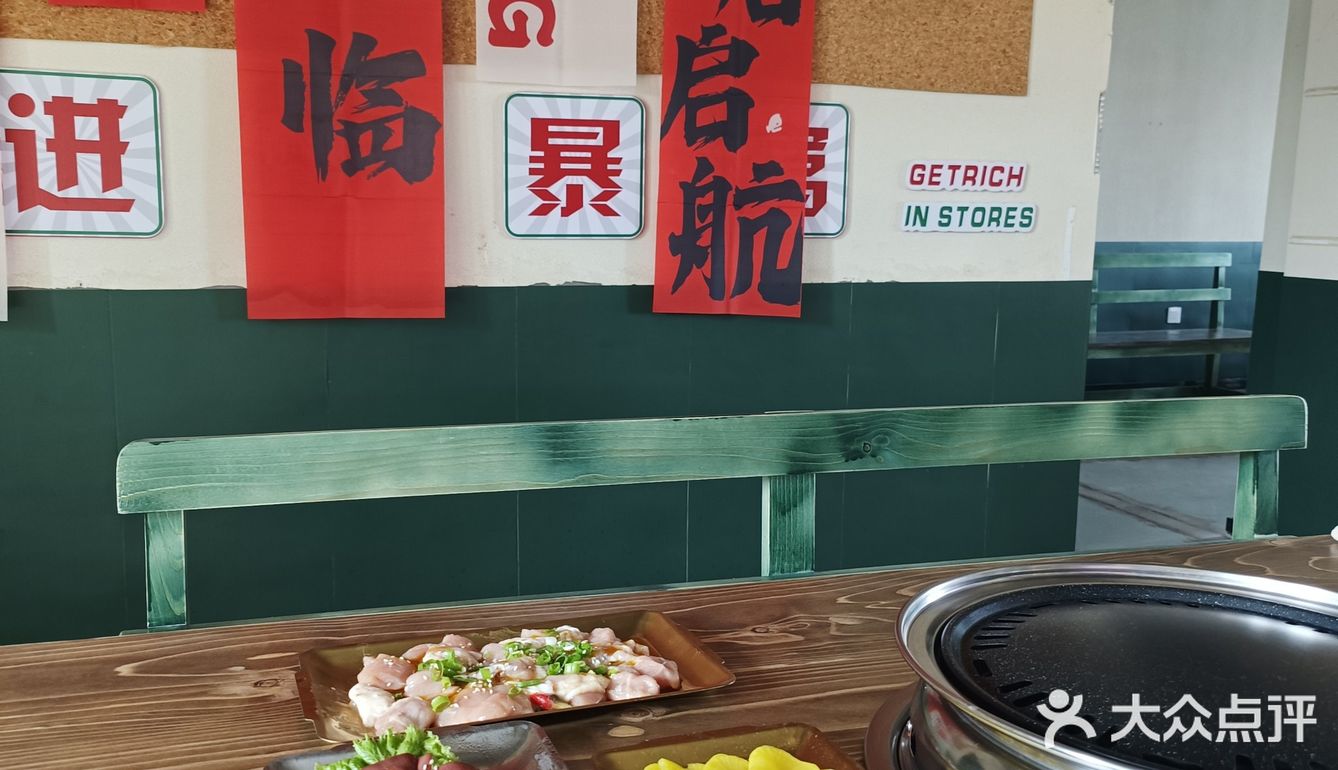 夏天的傍晚，就应该烤个肉喝小酒儿