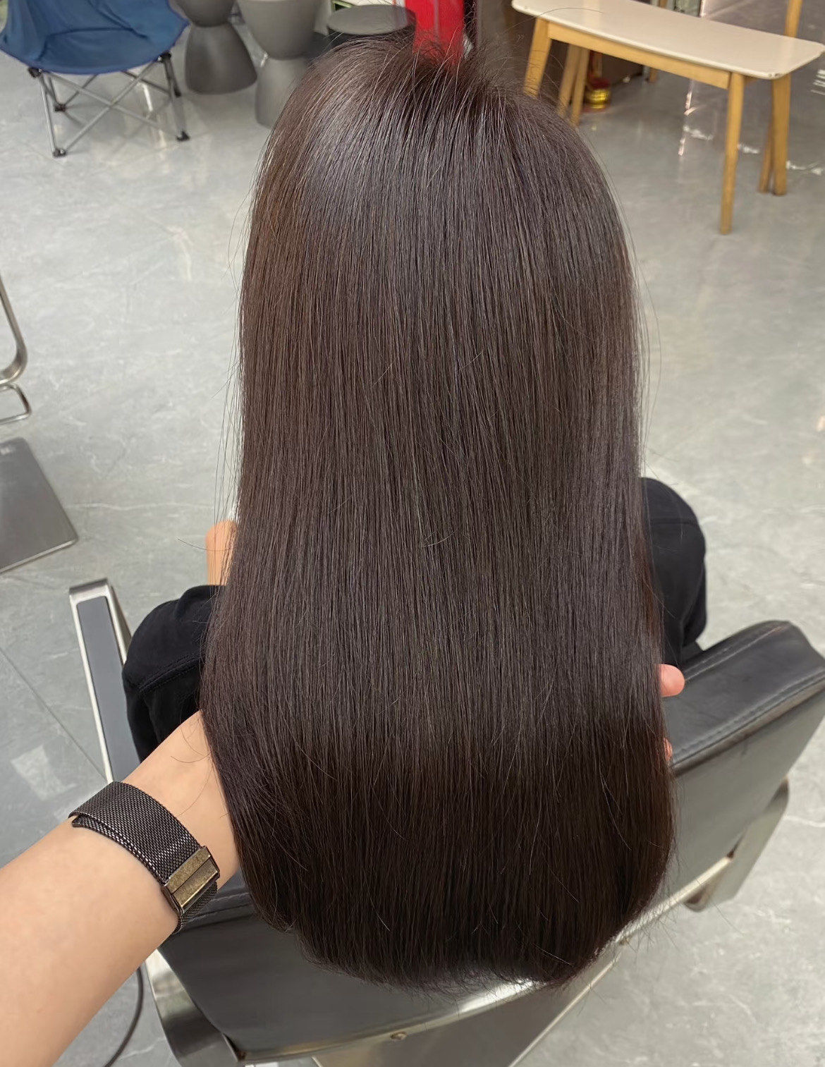 高级感巧克力发色,气质十足,提升头发质感,光泽,显白不挑肤色,搭配