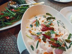 -Chom Cafe and Restaurant