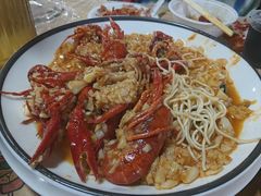 -老街烧烤大排档·地道湖北菜·龙虾馆(汉口火车站店)