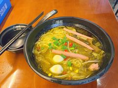 老坛酸菜米线-渝和喵叔米线(南坪万达店)