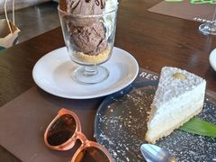 -Chom Cafe and Restaurant