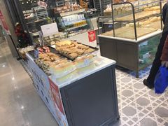 面包甜点陈列柜-面包新语(滨湖万达店)