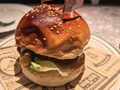洛杉矶车打芝士汉堡-J·one Bistro吉萬酒厨·牛排