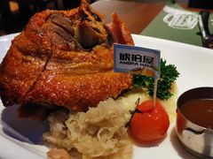 自酿啤酒脆皮烤猪肘-Ambra Haus琥珀屋精酿餐厅(宝山店)