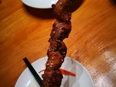红柳羊肉串-阿里家·新疆烤肉酒場 by MIG