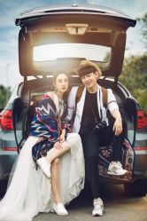 -现代经典婚纱摄影