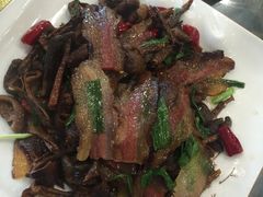 -石磨豆花家常菜·牦牛排土火锅