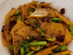 酸腌菜炒土豆片-云腾食府·云南菜