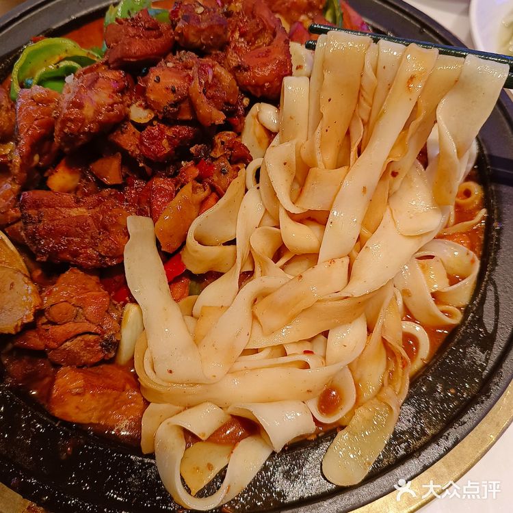 本碳水胃表示一份手工拉面不够吃！大盘鸡鸡肉可以少一点[抱拳]