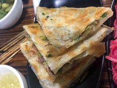 饼夹肉-老红桥炸灌肠牛肚锅烧烤(定福庄店)