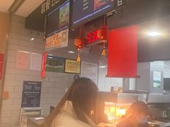 -麦当劳(上海虹桥站30B检票口楼上)