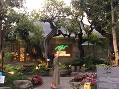 -Chom Cafe and Restaurant