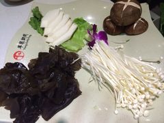 iphone_upload_pic-羊家胡同·龙虾烧烤火锅(龙汇路店)