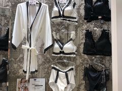 -Embry Form(上海久光中心店)