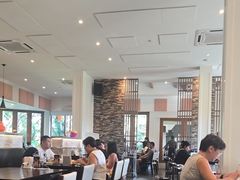 -Chom Cafe and Restaurant