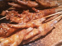 烤鸡爪-路边摊小炉子烧烤