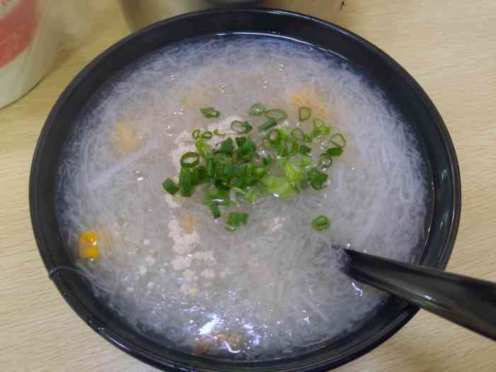 打分    /人 岛上偶然发现有这么一家吃面线糊的,带家人过来尝尝,味道