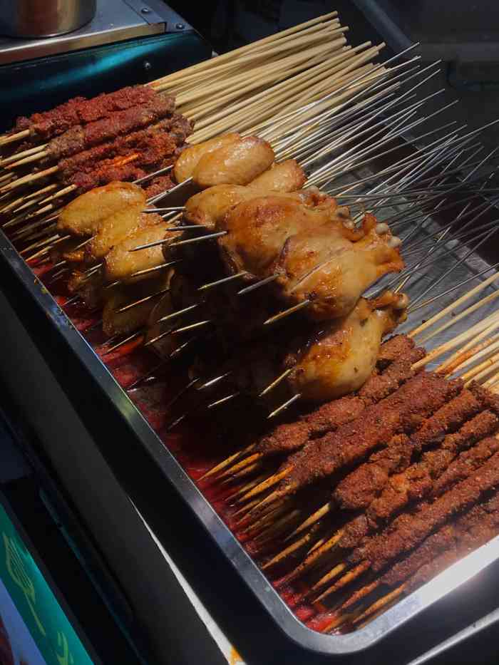 麦地那烤肉-"就在皇茶对面,美食城入口门外,烤串除了牛.