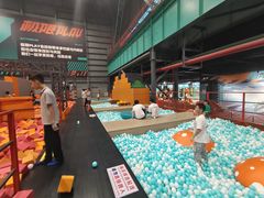 -极限PLAY运动娱乐新世界·团建派对潮玩休闲馆·室内蹦极高空游乐园