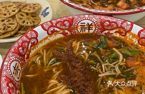 Chicken Claw Small Pot Rice Noodles