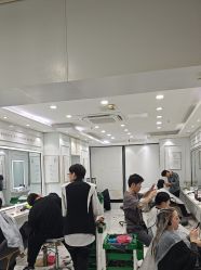 -镁连社·美联社