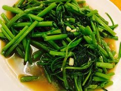 -J Daeng Seafood