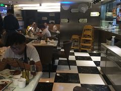 大堂-新大咀港式茶餐厅(宝山万达店)