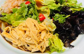 Mixed Vegetable Salad with Dipping Sauce
