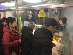 等位区-上海枇杷烤鸭(城乡贸易中心店)