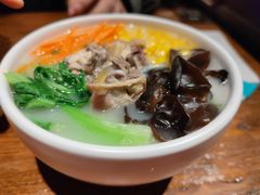 上鸡汤捞米线-云海肴·汽锅鸡·云南代表菜(美罗城店)