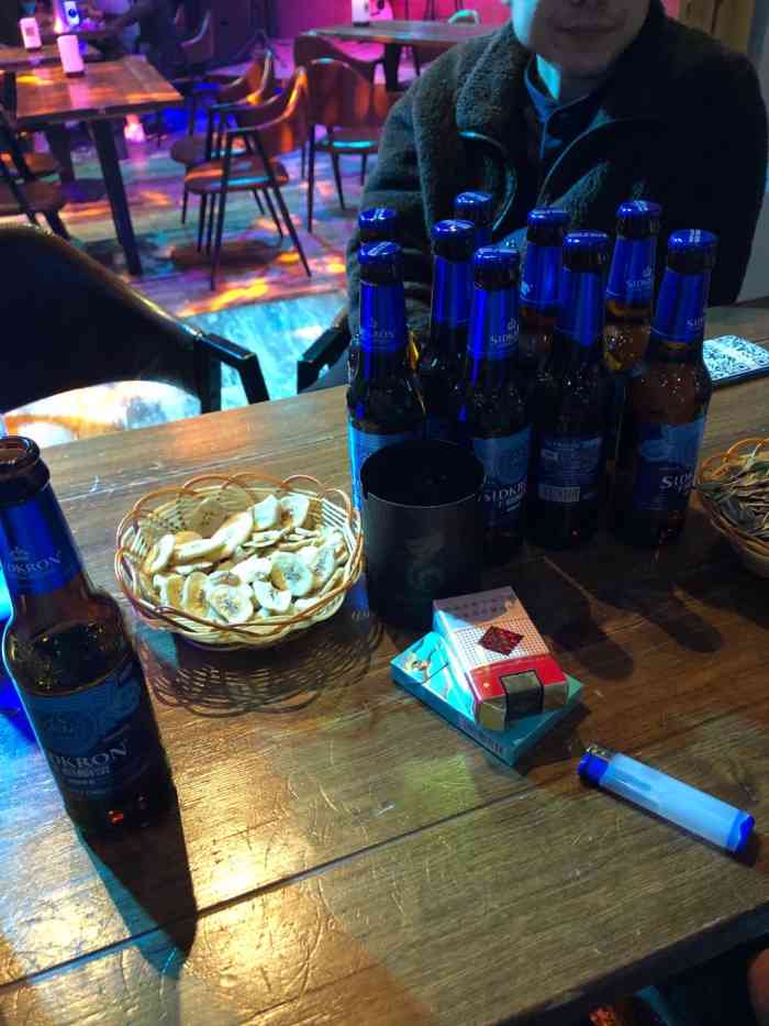 夜猫音乐酒吧(丁豪广场店)-"酒吧位置不错,挺好找的,就在酒店旁边,沿.