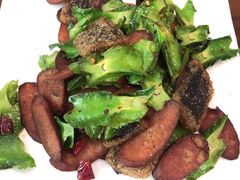 龙豆蕨粑炒腊肠-SWSW三味蔬屋(南泉路店)