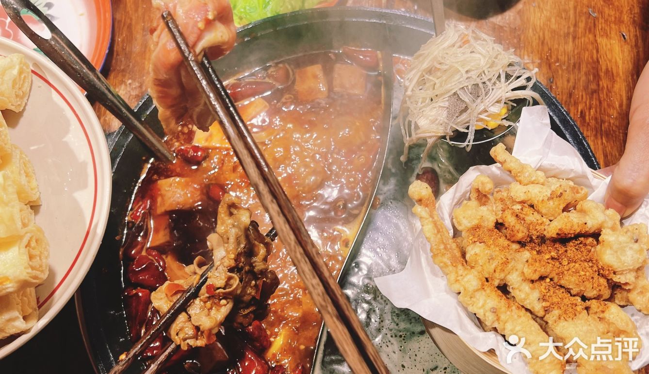 一场舌尖上的盛宴，尽在广州花都区这家重庆鸳鸯老火锅🍲！