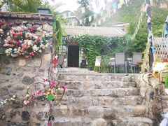 -百里峡七彩艺术小镇