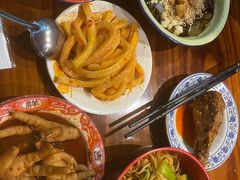 -爆炸头阿姨小四川正宗川味小吃(无任何分店)