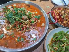 鲜锅兔-盐与味葱葱鲫鱼•自贡菜江湖菜(春熙店)