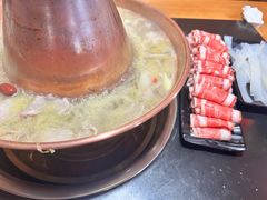 -果松木炭酸菜铜火锅·外婆参鸡汤