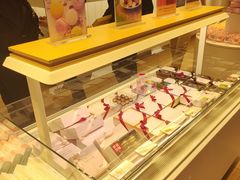 面包甜点陈列柜-好利来(东直门银座店)