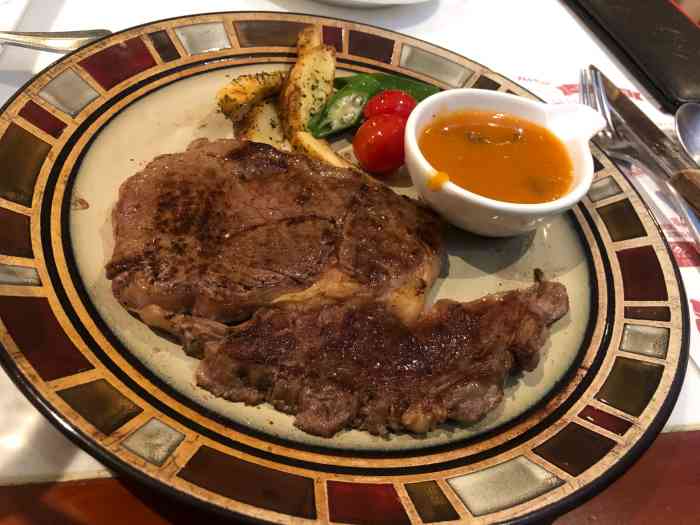 斗牛士牛排餐厅(美罗城店)-"自助餐的价格还可以,饮料的价格就贵多了.