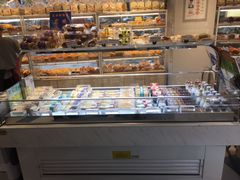 面包甜点陈列柜-85度C(生甜甜圈研究工坊·上海平凉店)