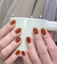 -花岐款式专研健康美甲沙龙