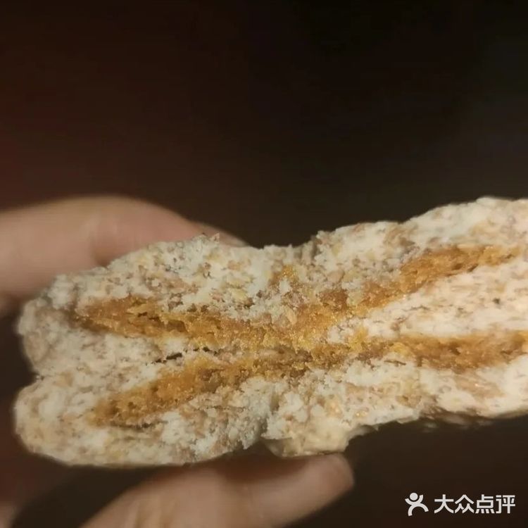 很喜欢有麦麸的皮，很香，相比芋泥的没那么甜 ​