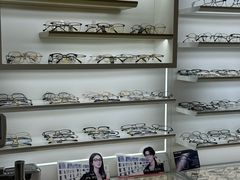 -美式眼镜·授权蔡司.依视路.尼康.豪雅.明月(南翔印象城店)