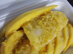 -芒果糯米饭摊子