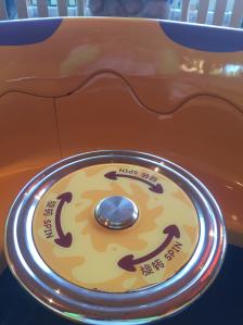 上海迪士尼度假区-"迪士尼里的旋转疯蜜罐~不知道为什么不给创.