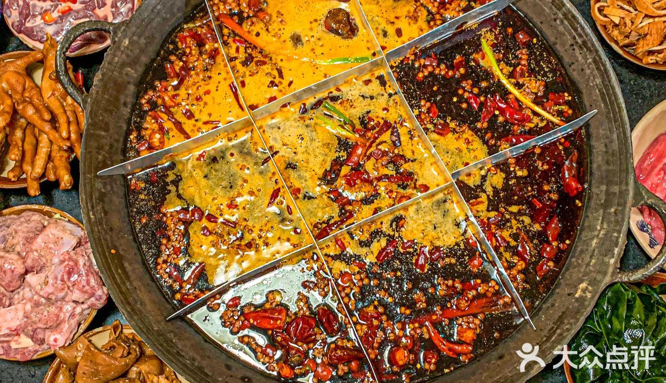 重庆🆘土著N刷的市井梯坎火锅‼️烫银耳绝了