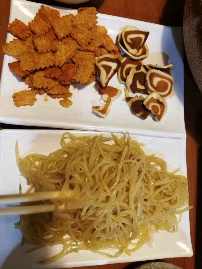 蜀哈哈麻辣香锅(新绿洲店"喜欢的味道,回来就来这家吃,味道正宗.