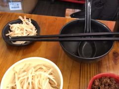 -丽虹云南过桥米线(兴工街店)