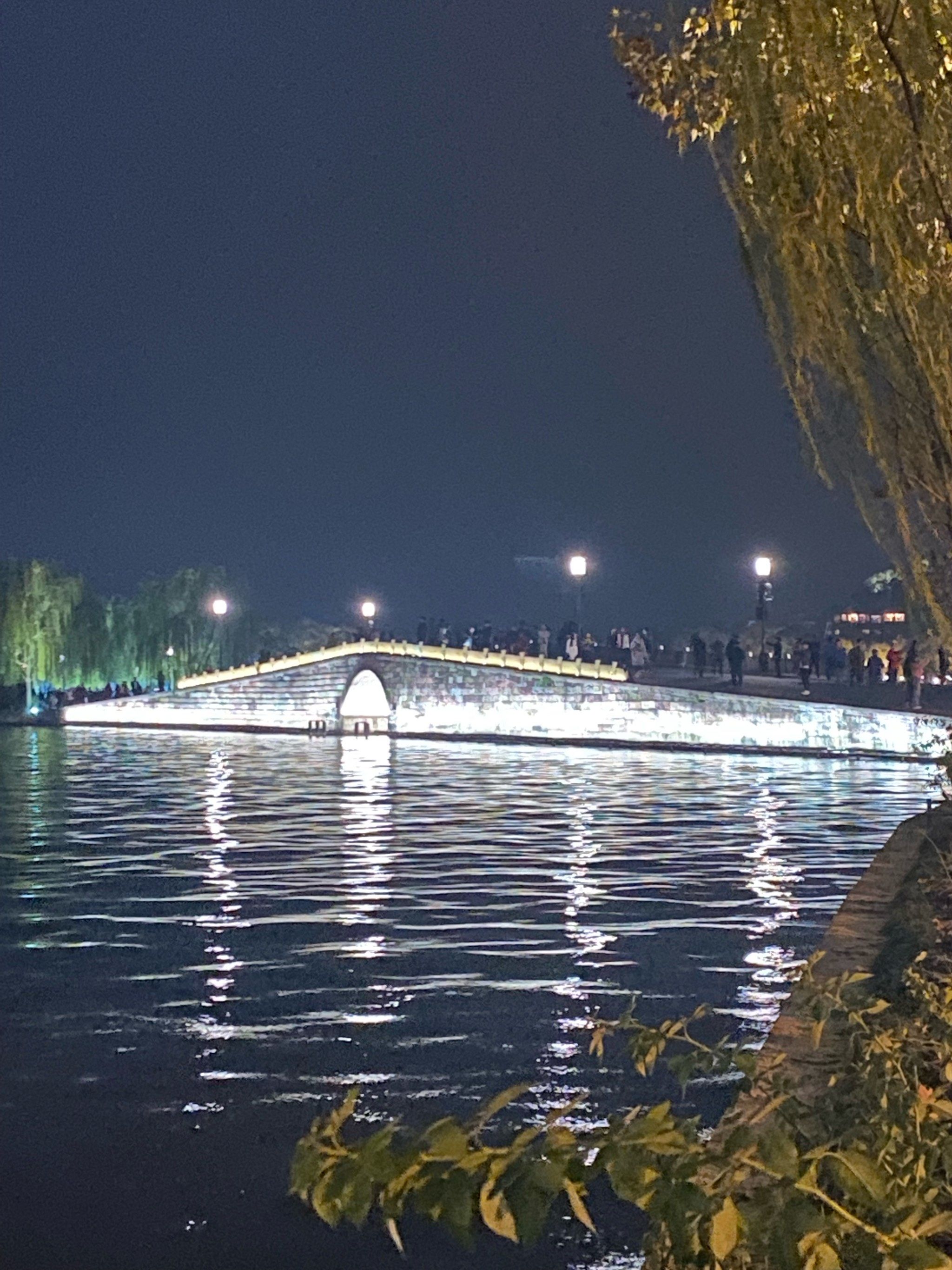 天天领红包杭州西湖晚上夜景很漂亮 很适